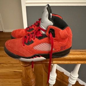 Nike Raging Bulls 5’s size US 9 men’s